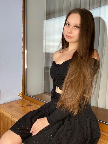 Николь Принимаю У Себя фото 2